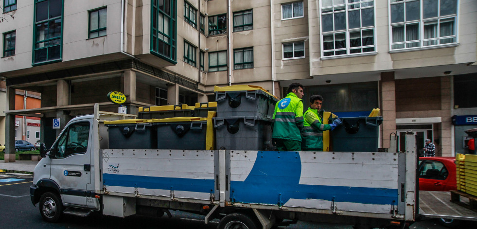 Orinar o escupir en vía pública: 186 expedientes en 2023 por infringir la normativa de limpieza viaria en A Coruña