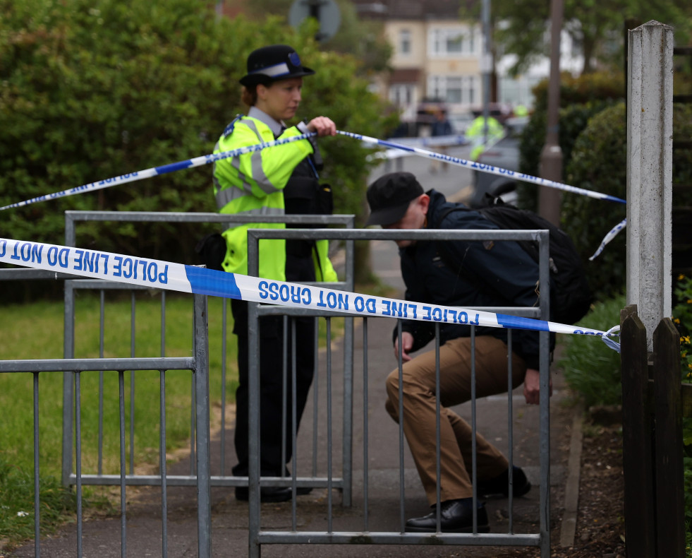 London (United Kingdom), 30/04/2024.- A police cordon at the scene of an incident involving a man with a sword, in Hainault, east London, Britain, 30 April 2024. London's Metropolitan Police said a 13