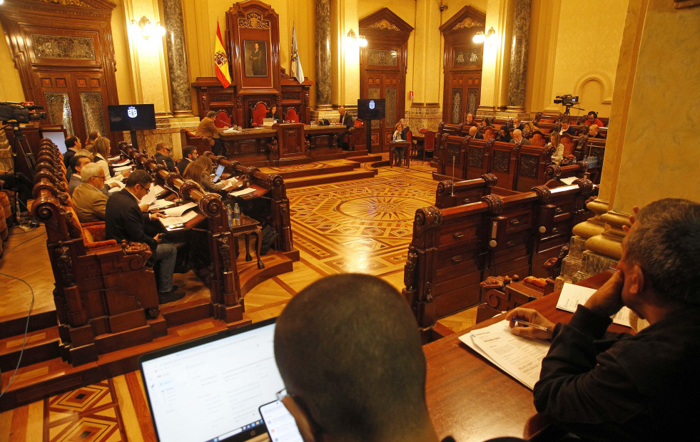 La falta de apoyo del BNG deja al Gobierno local de A Coruña en vilo